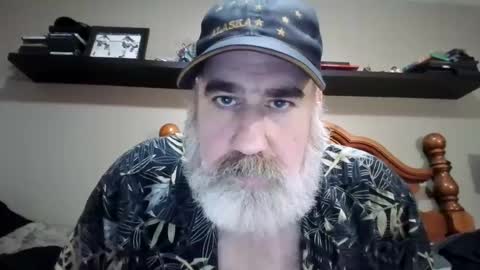 Snapshot of straightbear4you chatting on September 25, 2025, 10:13 pm Straightbear4you online show from September 25, 2025, 10:13 pm