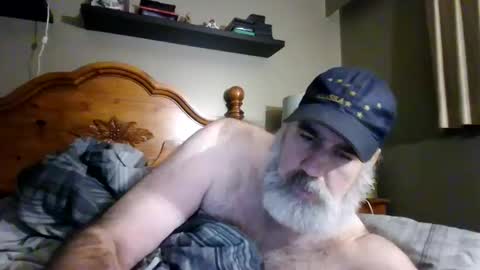 Snapshot of straightbear4you chatting on October 5, 2025, 10:02 am Straightbear4you online show from October 5, 2025, 10:02 am