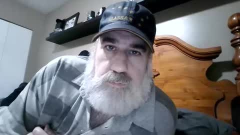 Snapshot of straightbear4you chatting on October 17, 2025, 9:39 pm Straightbear4you online show from October 17, 2025, 9:39 pm