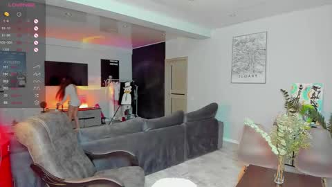 Laura online show from November 12, 2025, 1:17 am