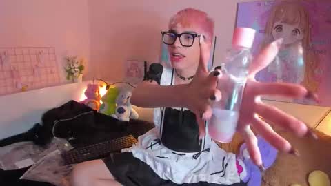 strawberry_kitty_ online show from November 6, 2025, 11:26 pm