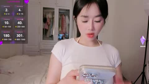 Snapshot of strawberry_loveee chatting on October 29, 2025, 5:31 am strawberry_loveee online show from October 29, 2025, 5:31 am
