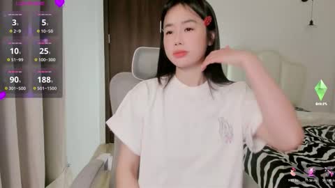 Snapshot of strawberry_loveee chatting on November 6, 2025, 3:13 pm strawberry_loveee online show from November 6, 2025, 3:13 pm