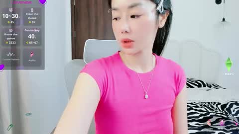 Snapshot of strawberry_loveee chatting on November 24, 2025, 10:26 am strawberry_loveee online show from November 24, 2025, 10:26 am