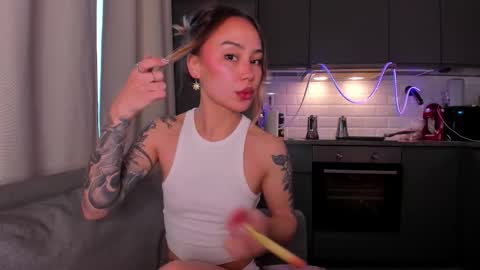 Snapshot of strawberrypie99 chatting on November 14, 2025, 12:04 pm Tati and Lola online show from November 14, 2025, 12:04 pm