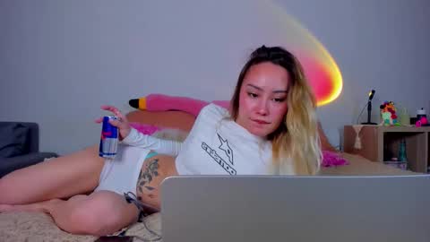 Snapshot of strawberrypie99 chatting on January 12, 2026, 1:38 pm Tati and Lola online show from January 12, 2026, 1:38 pm