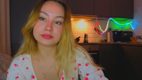 Snapshot of strawberrypie99 chatting on March 1, 2026, 4:14 am Tati and Lola online show from March 1, 2026, 4:14 am