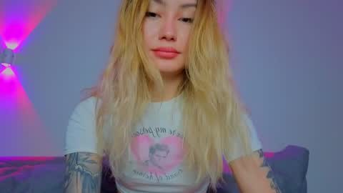 Snapshot of strawberrypie99 chatting on April 4, 2026, 4:44 am Tati and Lola online show from April 4, 2026, 4:44 am