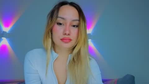 Snapshot of strawberrypie99 chatting on April 5, 2026, 5:04 am Tati and Lola online show from April 5, 2026, 5:04 am