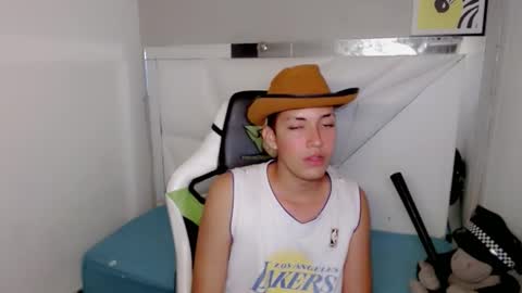 Snapshot of street_poemm_ chatting on February 27, 2026, 5:18 am Street online show from February 27, 2026, 5:18 am