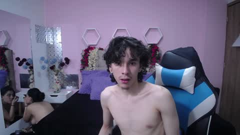 Nikolas And Sophia online show from December 2, 2024, 12:18 pm