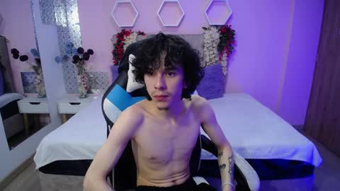 Nikolas And Sophia online show from December 3, 2024, 12:27 pm