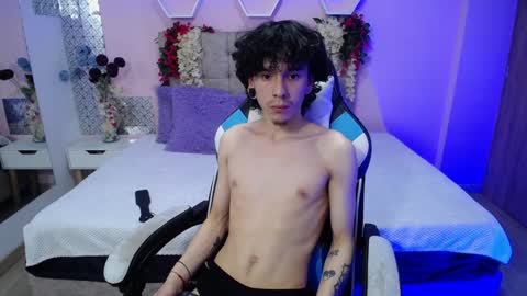 Nikolas And Sophia online show from December 3, 2024, 6:38 pm