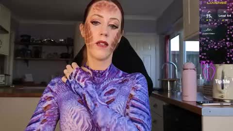 Amorina online show from October 28, 2025, 10:30 am