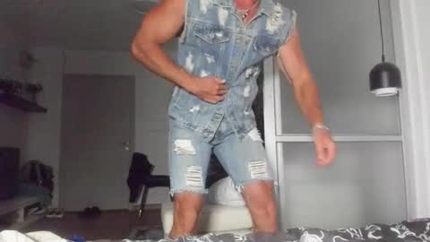 Strong Arni online show from October 21, 2025, 5:02 pm