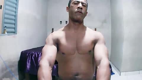 strongdaddyfantastic online show from April 26, 2026, 6:22 am
