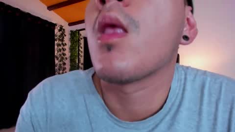 Snapshot of strosa_ chatting on February 9, 2025, 5:54 pm strosa_ online show from February 9, 2025, 5:54 pm