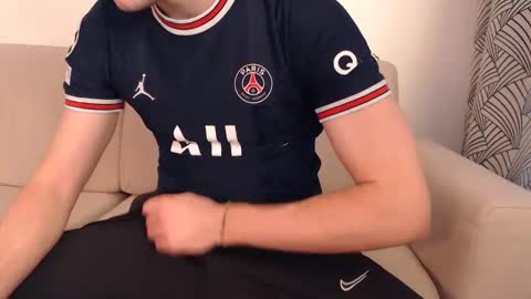 Stud From Paris online show from March 5, 2025, 2:23 pm