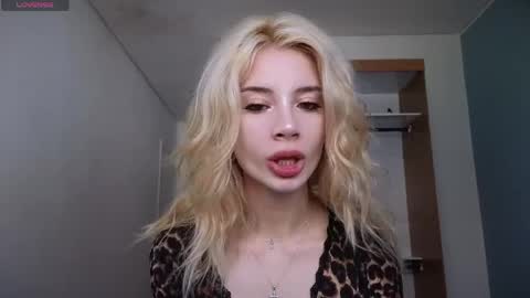 Sofa online show from March 28, 2026, 3:11 pm