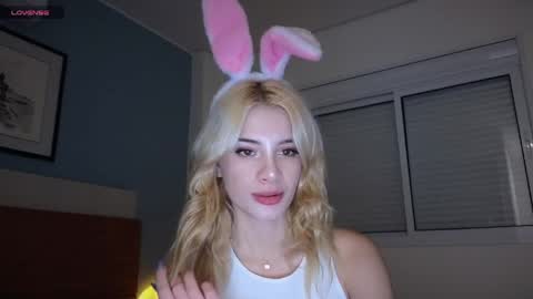 Sofa online show from March 31, 2026, 7:58 pm