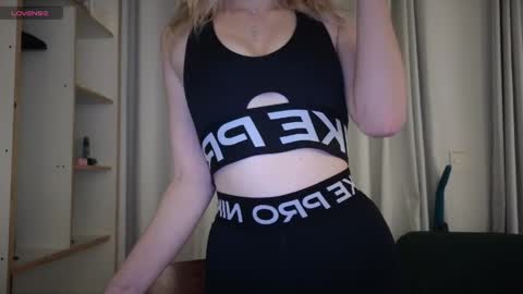 Sofa online show from April 13, 2026, 9:31 pm