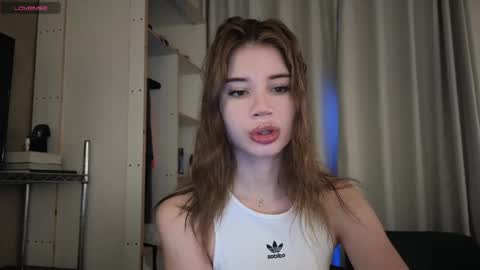 Sofa online show from April 26, 2026, 11:08 am