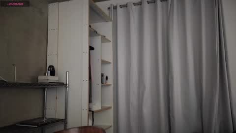 Sofa online show from April 26, 2026, 11:13 pm