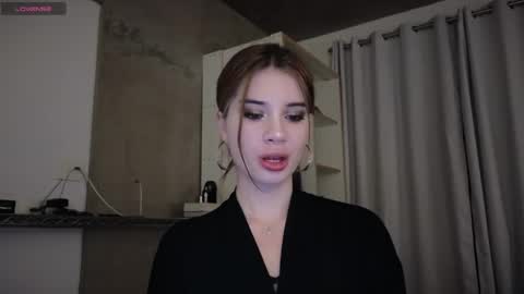 Sofa online show from April 29, 2026, 11:11 pm