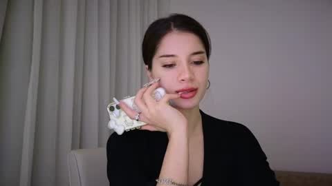 Sofa online show from July 16, 2026, 10:49 pm