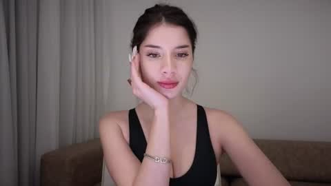 Sofa online show from July 21, 2026, 9:28 pm