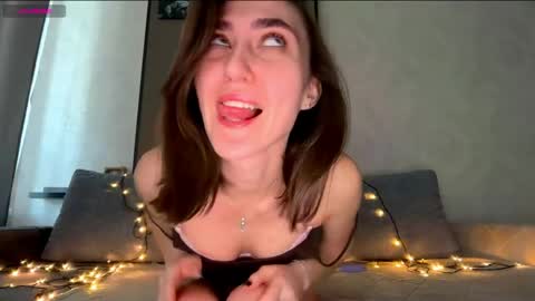 LINA online show from April 22, 2026, 2:36 am