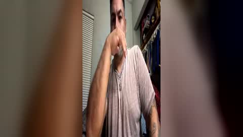 Snapshot of suavecito67 chatting on June 15, 2026, 5:42 am suavecito67 online show from June 15, 2026, 5:42 am