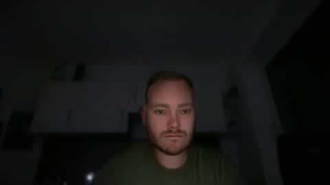 Snapshot of sub_austr chatting on October 28, 2025, 9:39 pm sub_austr online show from October 28, 2025, 9:39 pm