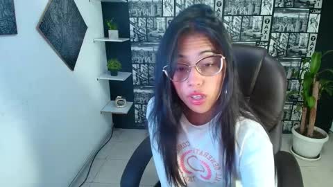 sub_scarlett_ online show from November 17, 2025, 11:38 am