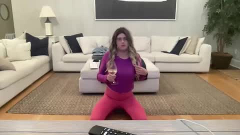 Sissy Isabella online show from November 15, 2025, 8:00 am