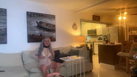 Sissy Isabella online show from December 18, 2025, 8:53 am