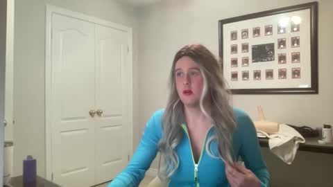 Sissy Isabella online show from May 22, 2026, 7:37 am