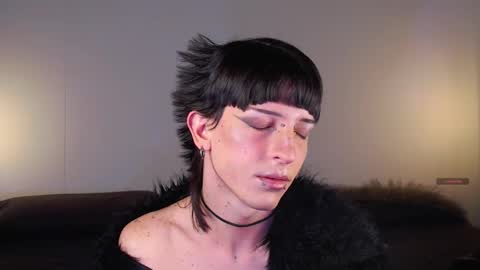 Angel  online show from November 30, 2025, 8:29 am