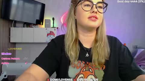 Snapshot of suchcute_ chatting on February 7, 2026, 4:27 am suchcute_ online show from February 7, 2026, 4:27 am