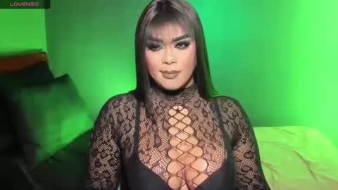 JADE ELYSE online show from November 6, 2025, 7:04 pm