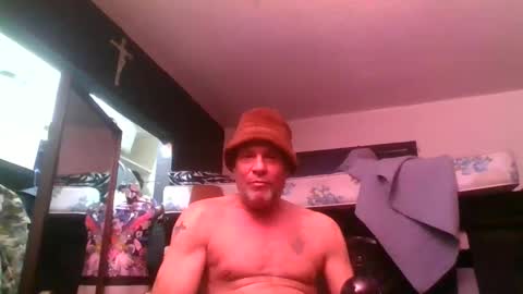 Snapshot of suckitu812 chatting on December 26, 2024, 9:44 am SUCKITU812 online show from December 26, 2024, 9:44 am