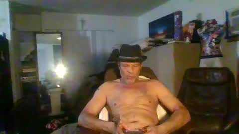 Snapshot of suckitu812 chatting on February 5, 2025, 10:51 am SUCKITU812 online show from February 5, 2025, 10:51 am