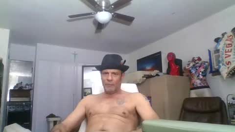 Snapshot of suckitu812 chatting on February 6, 2025, 9:11 am SUCKITU812 online show from February 6, 2025, 9:11 am