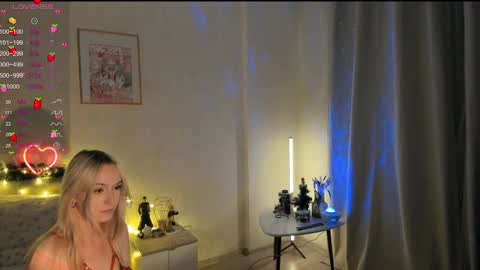 sue_everett online show from December 25, 2024, 12:47 pm