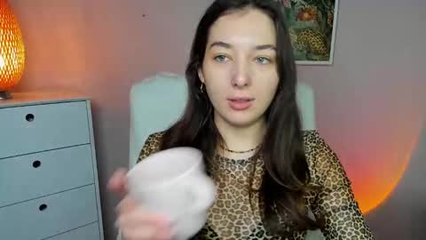 Megan online show from November 19, 2025, 7:19 am