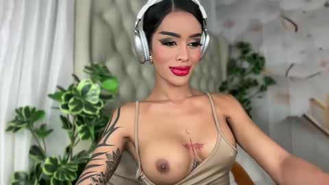 Jess online show from October 10, 2025, 8:41 pm