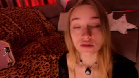 sugarskye online show from December 5, 2025, 7:43 pm