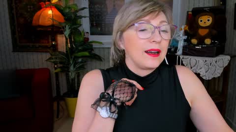 Vivien online show from January 8, 2025, 12:15 pm