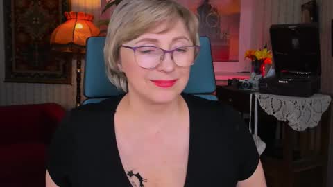 Vivien online show from March 6, 2025, 6:37 pm