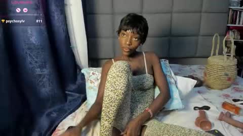 suhaila_suu online show from February 3, 2026, 2:53 am